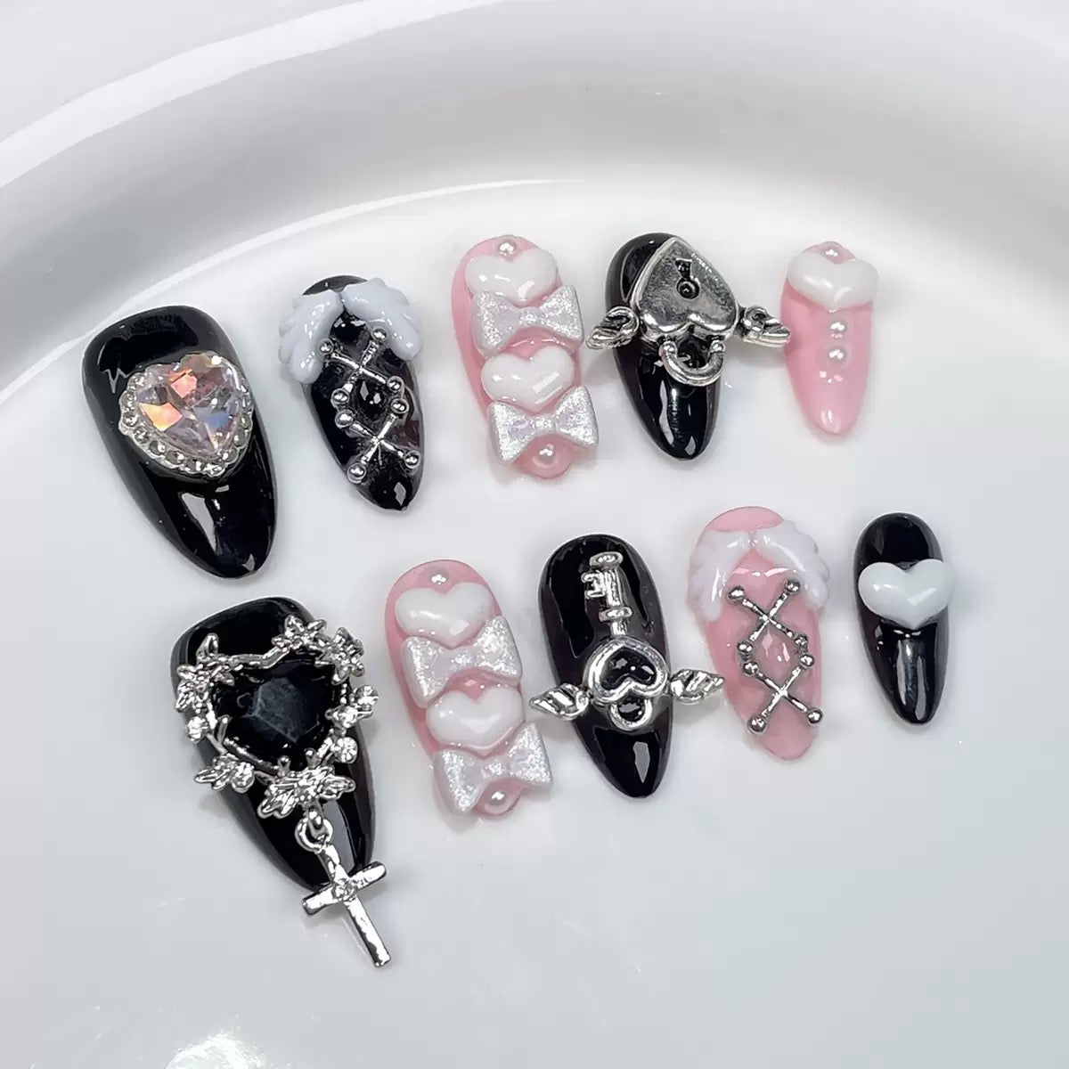 Flying Heart Y2K - Handmade Press On Nails