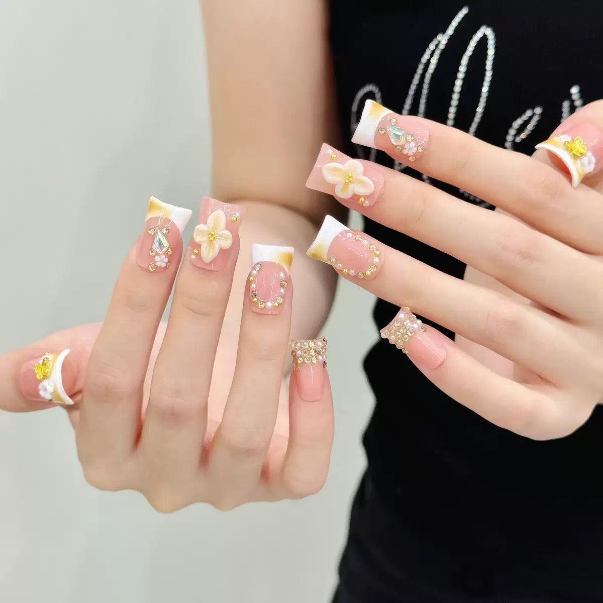 Golden Flower - Duck Shape Handmade Press On Nails
